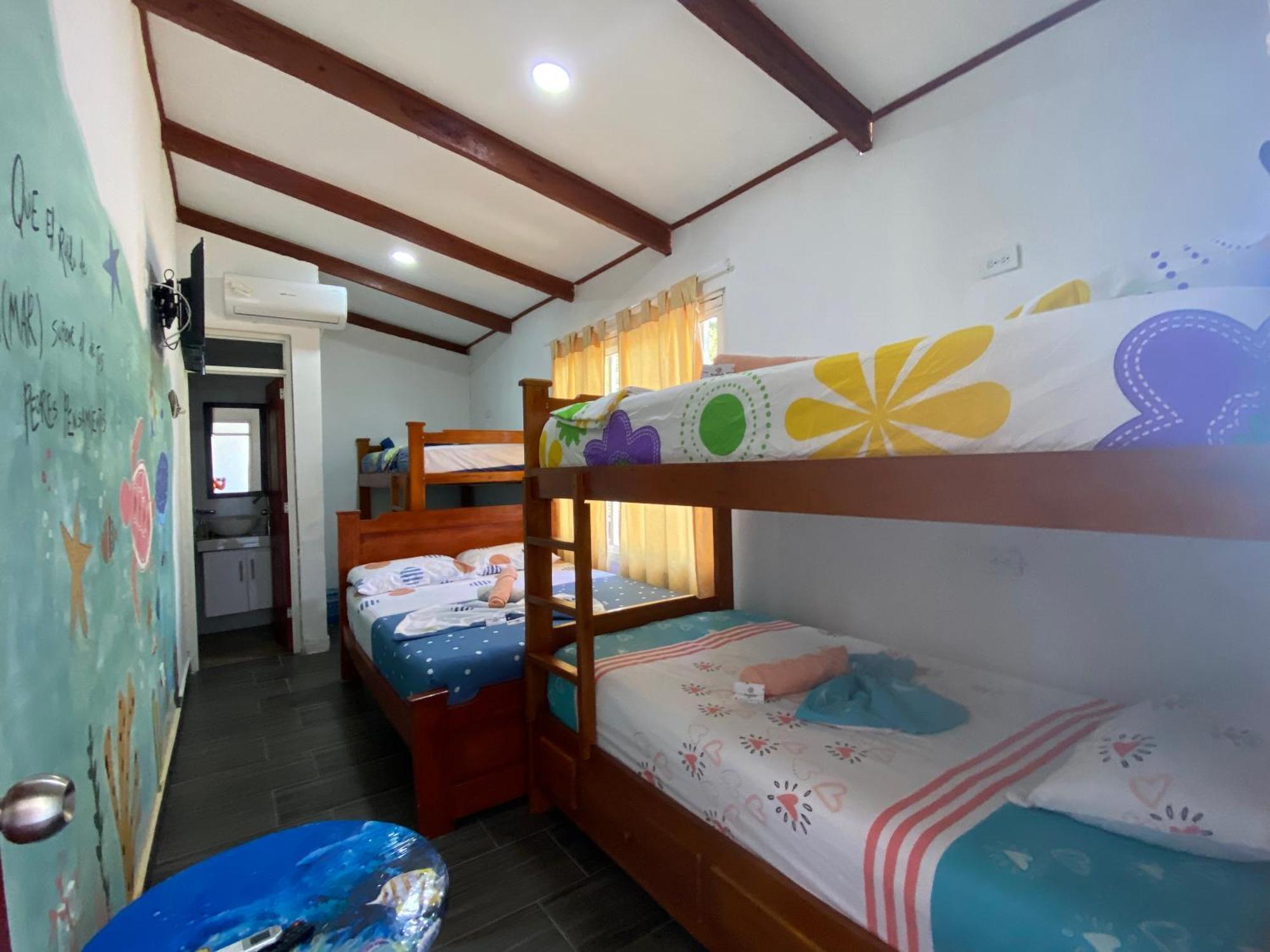 Acuarios Hostal Playa Ladrilleros Eksteriør billede