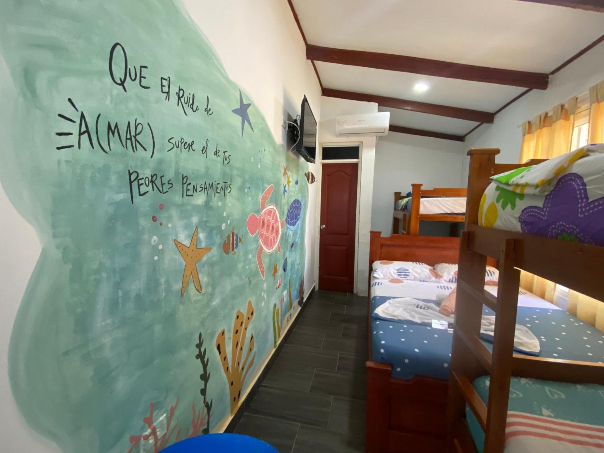 Acuarios Hostal Playa Ladrilleros Eksteriør billede